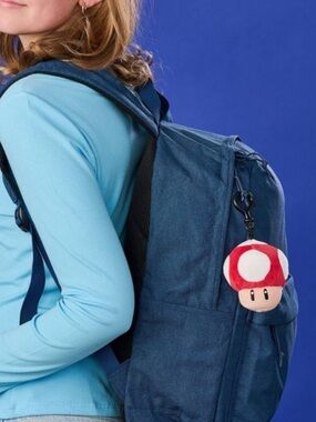 Club Mocchi Mocchi Super
Mario Nintendo TOMY Mushroom Plush Clip-On Bag Charm